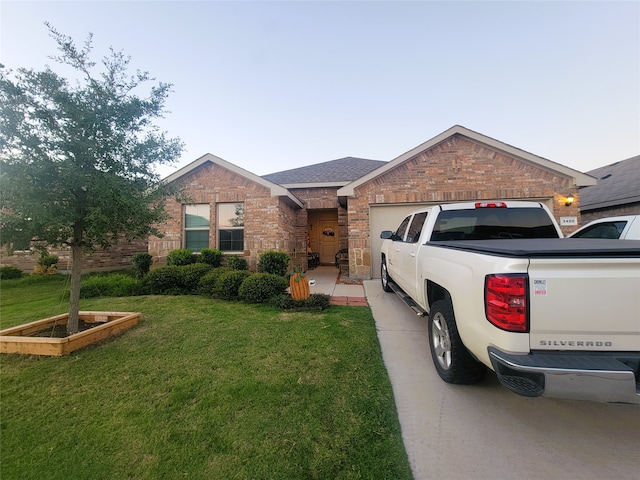 view of front of property featuring a front lawn and a garage