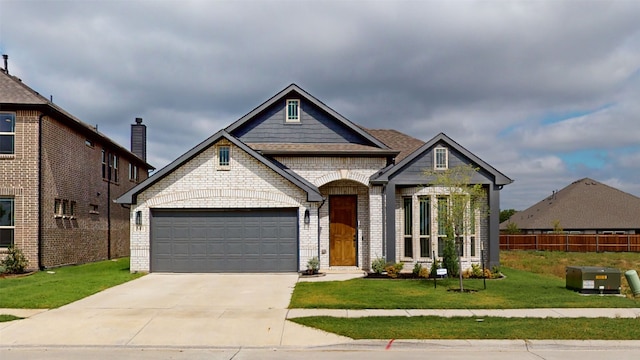 view of front facade featuring a front lawn and a garage