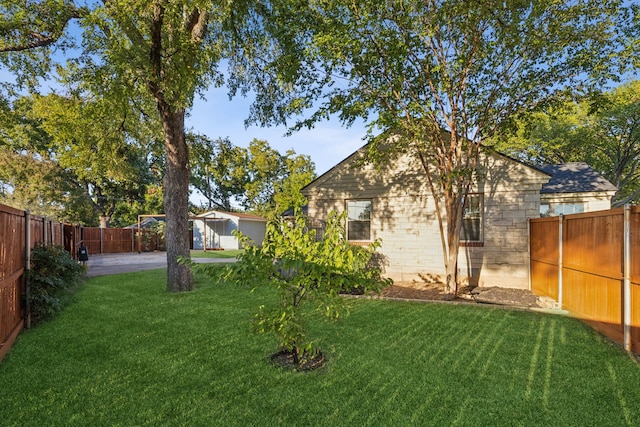 view of yard with a patio area