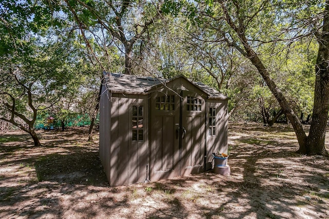 view of outbuilding