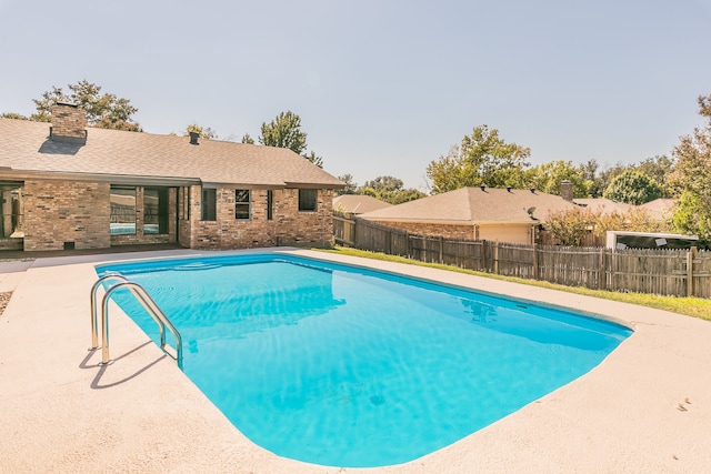 view of swimming pool