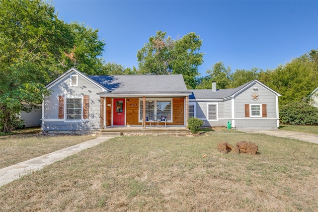 single story home featuring a front yard