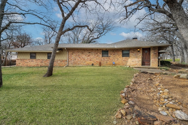 back of house featuring a lawn