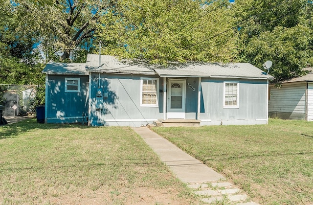 view of front of house with a front yard