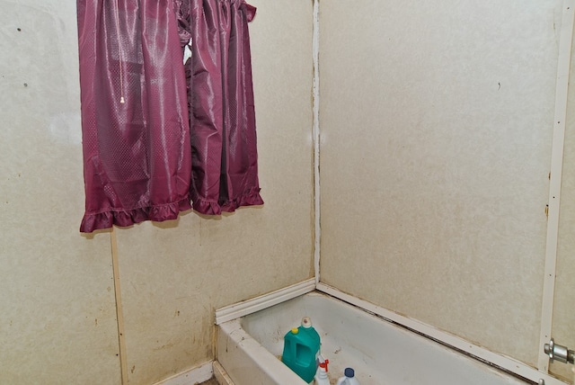 bathroom featuring a washtub