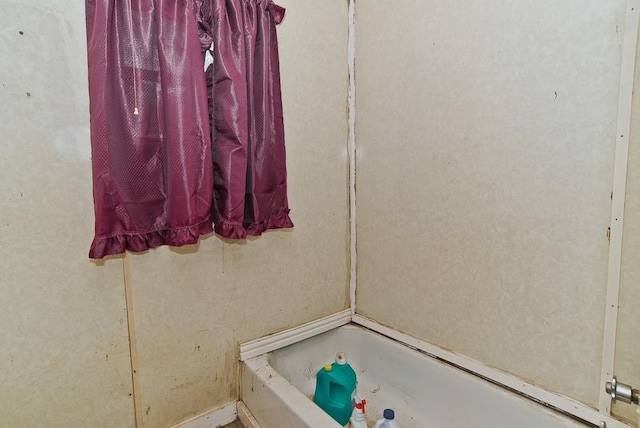 2223 Marburg St, Dallas, TX 75215 - bathroom with a tub to relax in