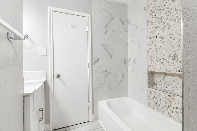 bathroom with tiled shower / bath