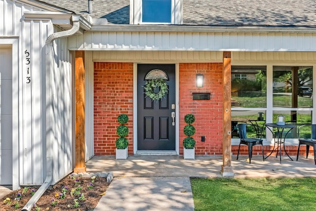 doorway to property with covered porch