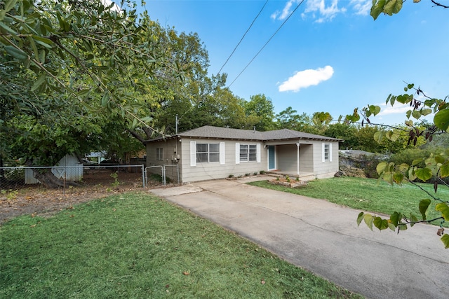 view of front of property with a front yard