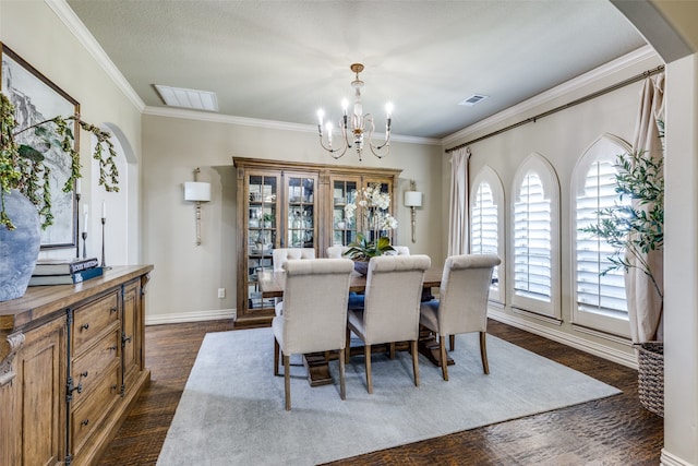 dining space featuring a textured ceiling, a chandelier, dark hardwood / wood-style flooring, and crown molding