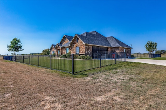 view of front of house featuring a front yard