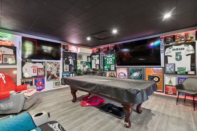 rec room with hardwood / wood-style flooring, an AC wall unit, and pool table