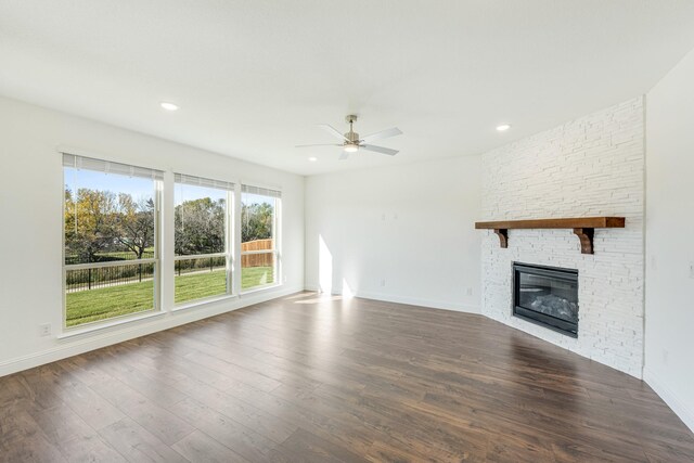 living room featuring light carpet, a wealth of natural light, and ceiling fan