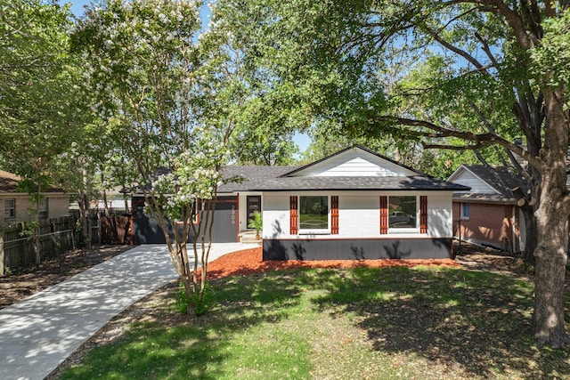 ranch-style home featuring a front yard