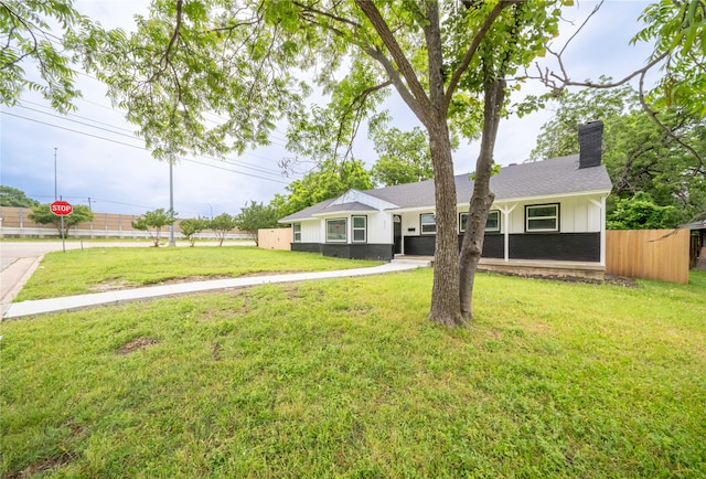 single story home featuring a front yard