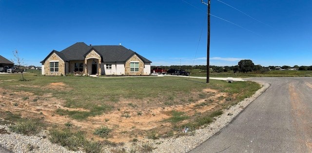 view of front of home featuring a front lawn