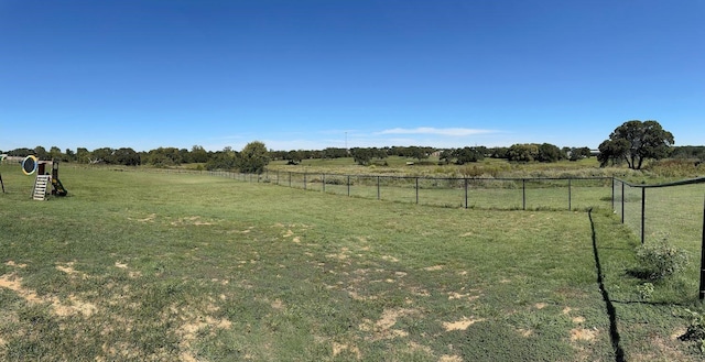 view of yard featuring a rural view