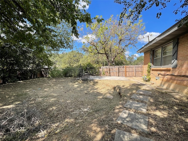 view of yard featuring a patio area