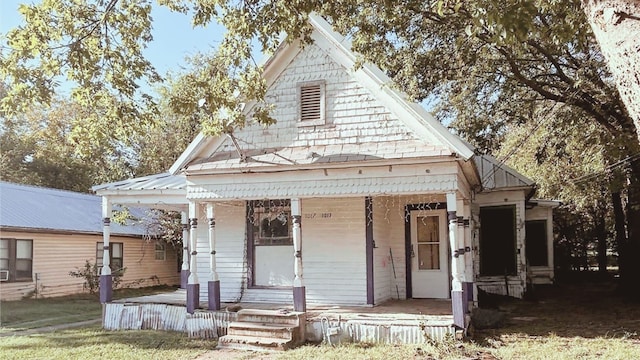 view of front of house featuring a porch