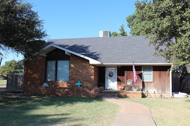 681 S 11th Ave, Munday, TX 76371 - view of front of home with a front lawn