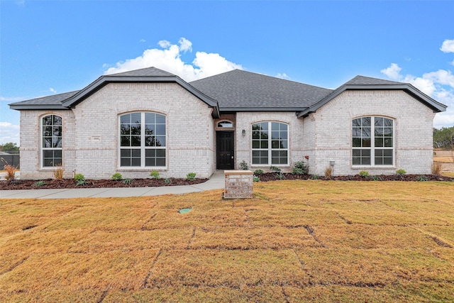 view of front of property with a front yard