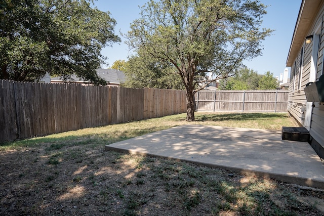 view of yard with a patio area