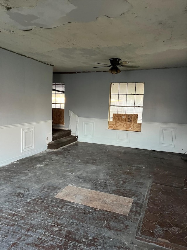 empty room featuring ceiling fan