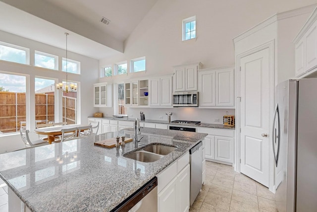 kitchen featuring sink, a chandelier, a center island with sink, white cabinets, and appliances with stainless steel finishes