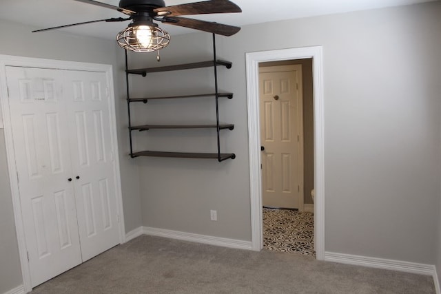 carpeted spare room featuring ceiling fan