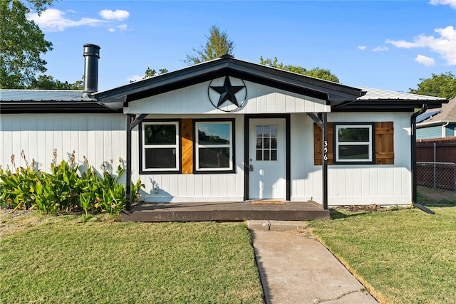 view of front of home featuring a front lawn and a porch