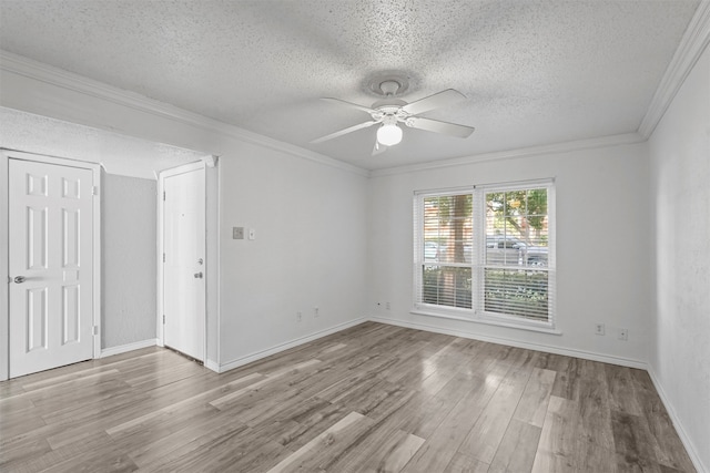 spare room featuring ceiling fan, a textured ceiling, light hardwood / wood-style flooring, and ornamental molding