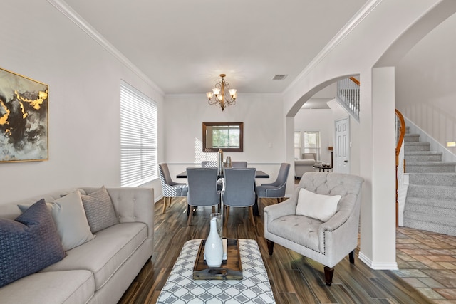 living room featuring a notable chandelier, crown molding, plenty of natural light, and dark hardwood / wood-style flooring