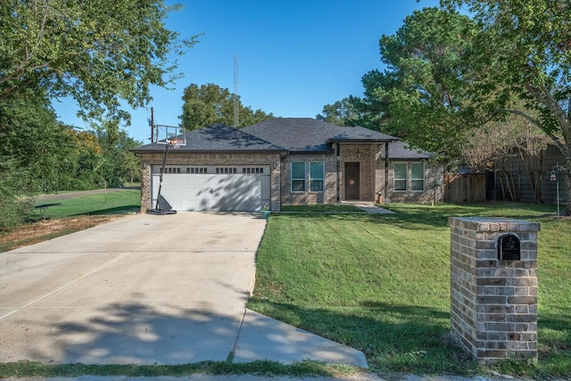 view of front facade featuring a garage and a front yard