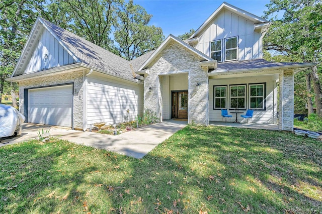 view of front facade featuring a front lawn and a garage