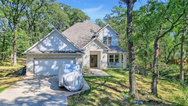 view of front facade featuring a front lawn and a garage