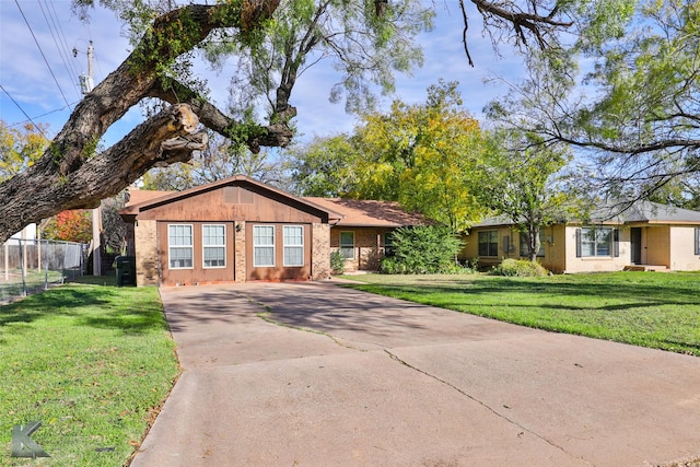 single story home featuring a front lawn