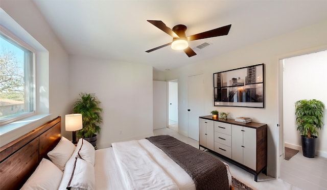 bedroom with ceiling fan