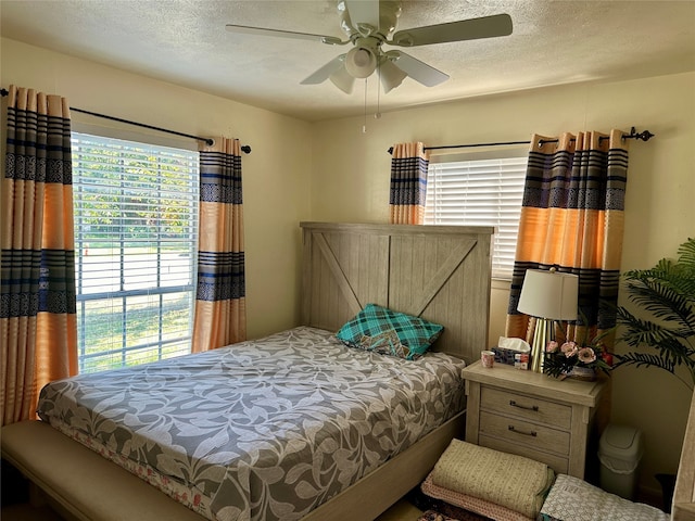 bedroom featuring ceiling fan and a textured ceiling