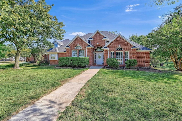 view of front facade with a front lawn