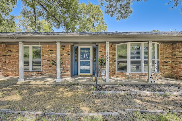 doorway to property featuring a porch