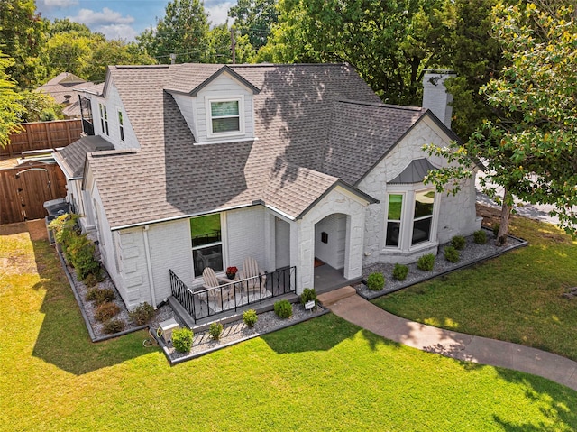 view of front facade with a front yard