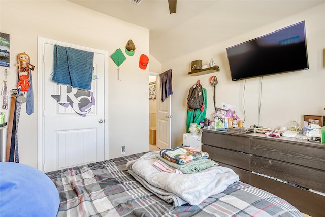 bedroom with ceiling fan