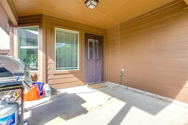 doorway to property featuring a patio