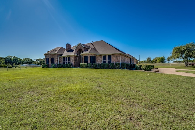 view of front of home with a front lawn