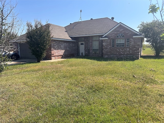 ranch-style home with a front yard