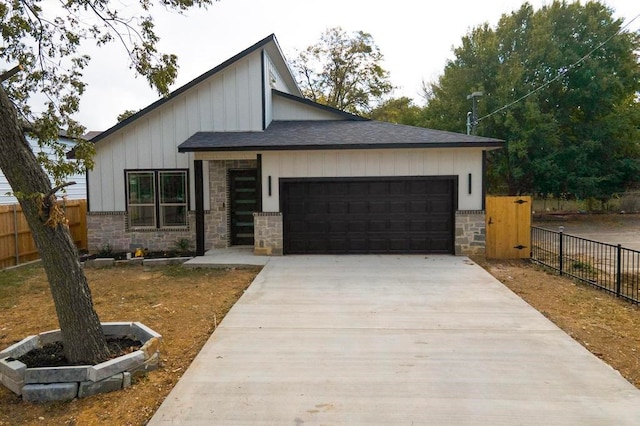 view of front facade featuring a garage