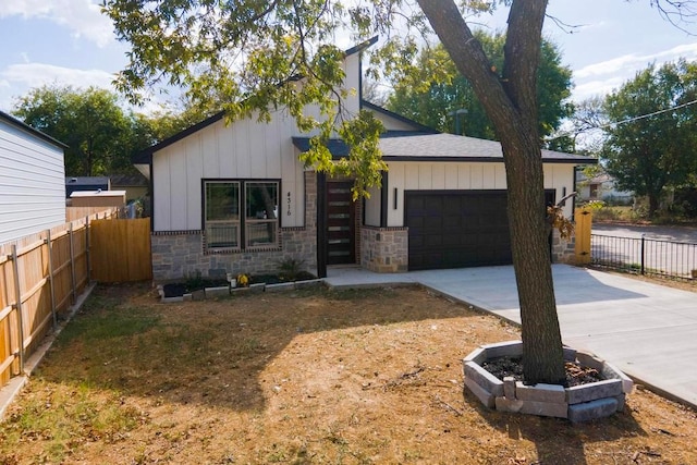 view of front facade featuring a garage