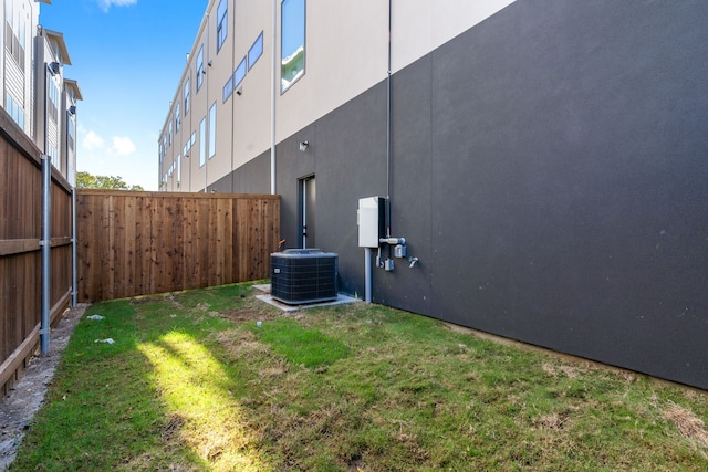 view of yard featuring central AC unit