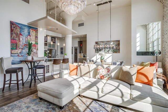 2600 W 7th St Unit 2746, Fort Worth, TX 76107 - living area featuring a high ceiling, a chandelier, and wood finished floors