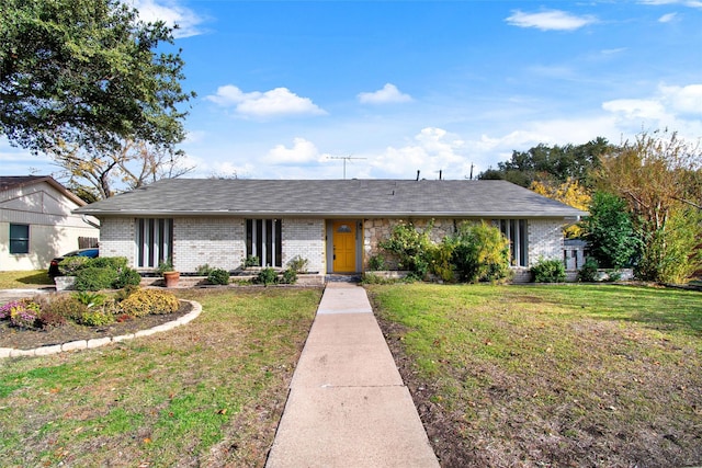 single story home featuring a front lawn